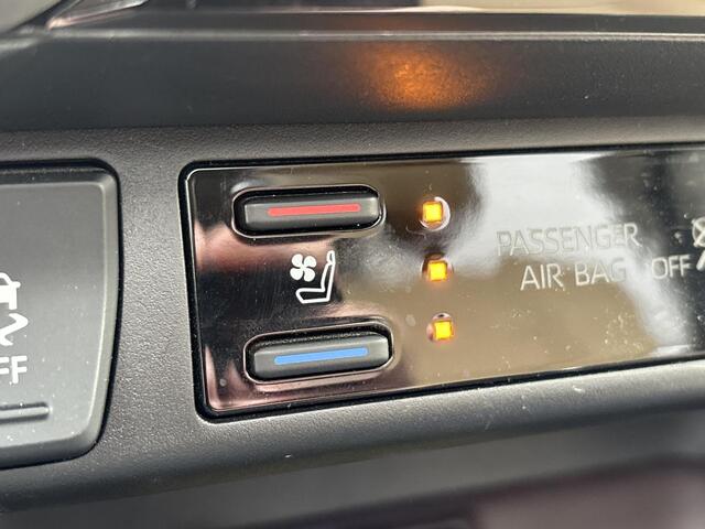 Toyota RAV4 2.5 Hybrid AWD Executive **STOELVERWARMING VOOR EN ACHTER/ DODEHOEK DETECTIE/ TREKHAAK**