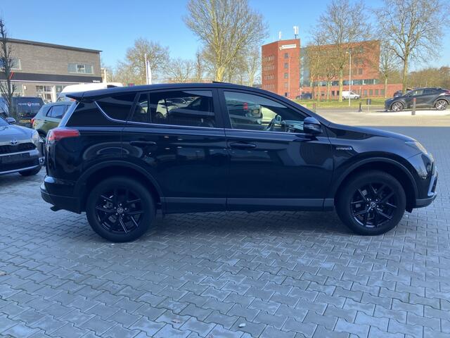 Toyota RAV4 2.5 Hybrid Black Edition | Trekhaak | Leder | Dealer onderhouden