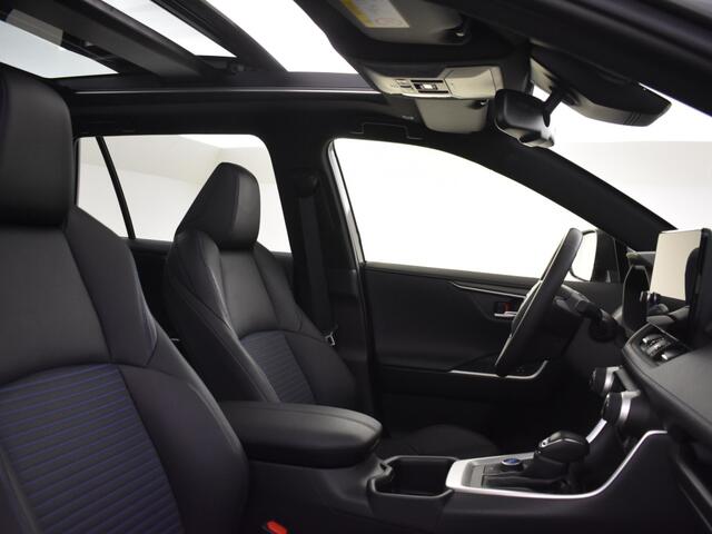 Toyota RAV4 2.5 Hybrid AWD Bi-Tone | Panoramadak | Parkeersensoren V+A