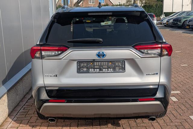 Toyota RAV4 AWD Bi-tone Stoel & Stuurwielverwarming, Parkeersensoren rondom, Elektrisch verstelbare bestuurdersstoel