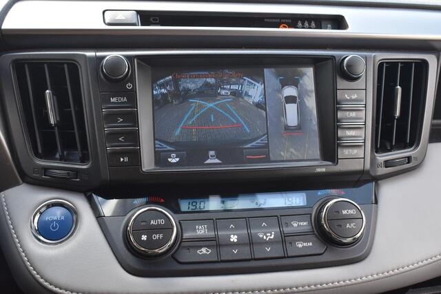 Toyota RAV4 2.5 Hybrid AWD Executive Schuifdak | Leder | Rondomzicht Camera | 1.650KG trekgewicht | Navigatie | 12 mnd BOVAG garantie | Whatsapp 06-53188999