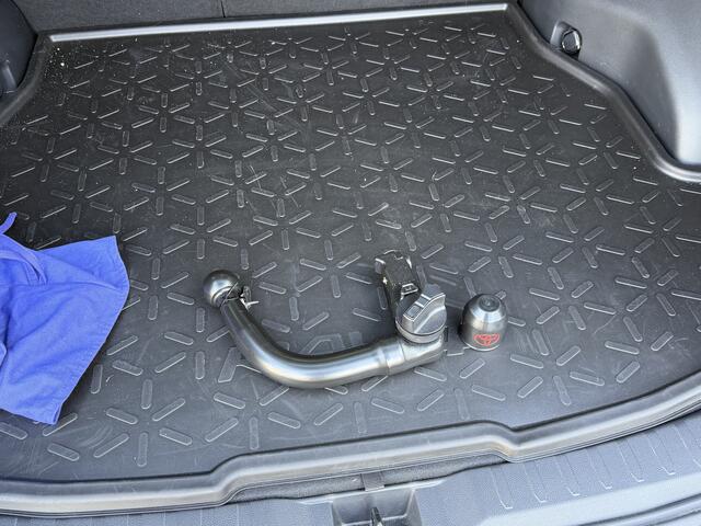 Toyota RAV4 2.5 Hybrid AWD Bi-Tone Panorama Trekhaak PDC Stoel Stuur Verwarmd