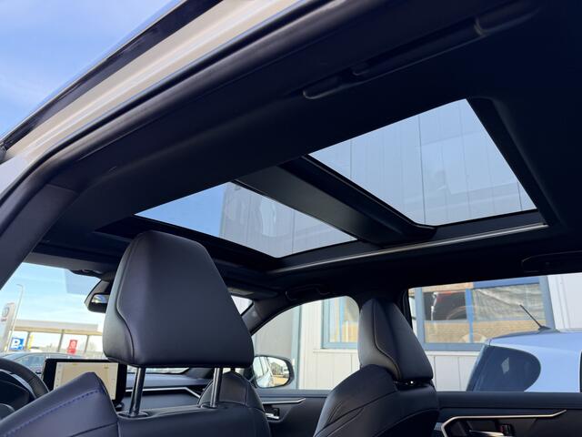 Toyota RAV4 2.5 Hybrid AWD Bi-Tone Panorama Trekhaak PDC Stoel Stuur Verwarmd