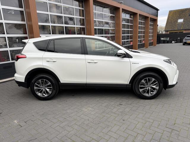 Toyota RAV4 2.5 Hybrid AWD 4x4 Dynamic | 1650kg Trekgewicht geremd | Automaat | Trekhaak | Camera | NL-Auto |