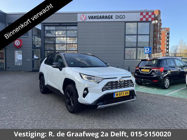Toyota RAV4 2.5 Hybrid AWD Bi-Tone | 1650 KG trekgewicht | Trekhaak | Parkeersensoren | Apple Carplay & AndroidAUTO | Adapt.Cruise Control |