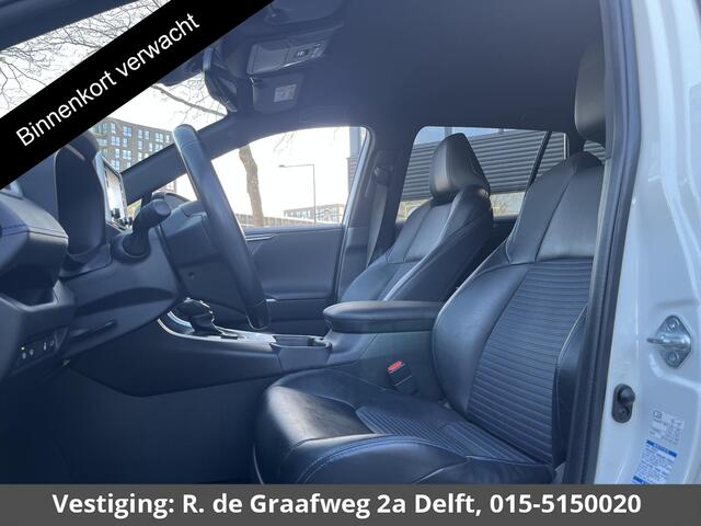 Toyota RAV4 2.5 Hybrid AWD Bi-Tone | 1650 KG trekgewicht | Trekhaak | Parkeersensoren | Apple Carplay & AndroidAUTO | Adapt.Cruise Control |