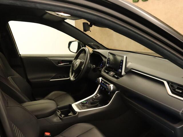 Toyota RAV4 2.5 Hybrid AWD Black Edition - ELEKTRISCHE ACHTERKLEP - KEYLESS ENTRY/START - VOORRUITVERWARMING - STOEL/STUURVERWARMING - APPLE CARPLAY/ANDROID AUTO - CLIMATE CONTROL - ADAPTIEVE CRUISE CONTROL - AFNEEMBARE TREKHAAK (1650KG GEREMD) - 4 WIELAANDRIJVING