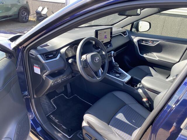 Toyota RAV4 2.5 Hybrid AWD Bi-tone edition Navigatie Apple CarPlay/Android Auto, parkeersensoren v&a, stoelverwarming, stuurwielverwarming, achteruitrij camera, adaptieve cruise control