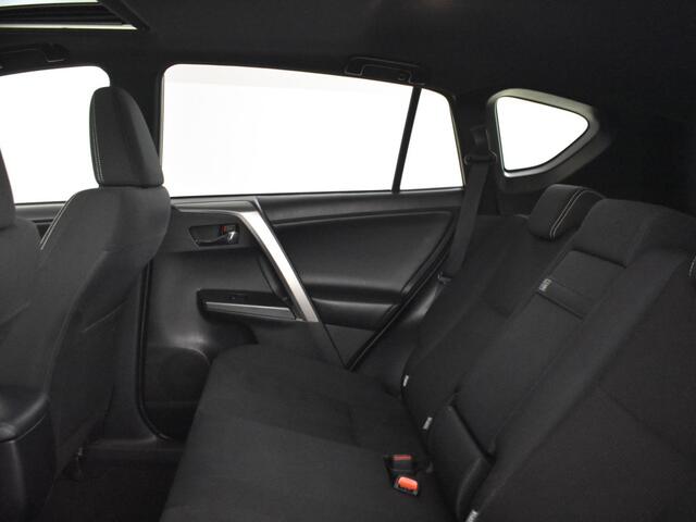 Toyota RAV4 2.5 Hybrid Black Edition | Schuif/-kanteldak | Blindspot | PDC