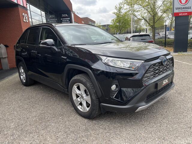 Toyota RAV4 2.5 Hybrid Business Plus // TREKHAAK // ADAPT. CRUISE // ELEK. ACHTERKLEP + STOEL // LEDER // STUUR+STOELVERWARMING // CAMERA //