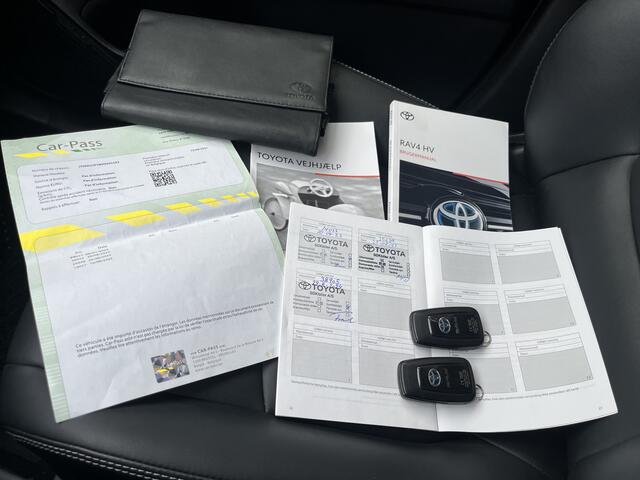 Toyota RAV4 2.5 Hybrid Business Plus // TREKHAAK // ADAPT. CRUISE // ELEK. ACHTERKLEP + STOEL // LEDER // STUUR+STOELVERWARMING // CAMERA //
