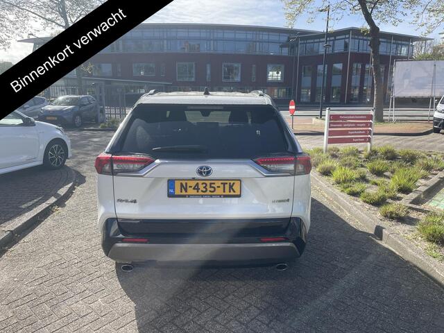 Toyota RAV4 2.5 Hybrid AWD Bi-Tone | 1650 KG trekgewicht | JBL Audio | navigatie | 360° camera | Stuur-/Stoelverwarming | Dodehoek detectie