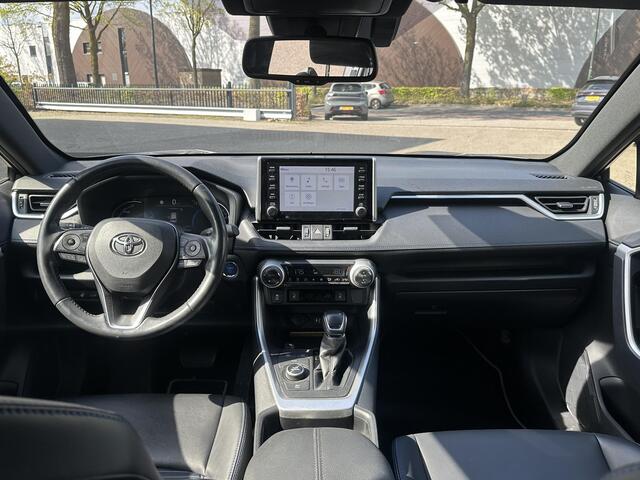 Toyota RAV4 2.5 Hybrid AWD Bi-Tone | STUUR + STOEL VERWARMING | KEYLESS | ACHTERUITRIJ CAMERA | ADAP. CRUISE | ELEK. STOELEN | TREKHAAK | 46K KM ! | 12 MND BOVAG GARANTIE |
