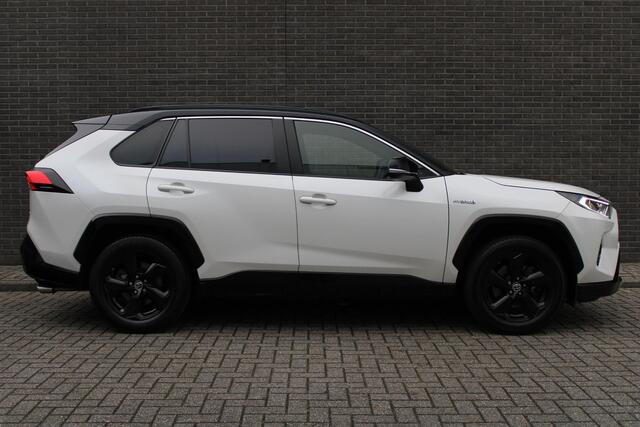 Toyota RAV4 2.5 Hybrid Bi-Tone JBL AUDIO, Trekhaak, Automaat, Elektr. Achterklep, Stoelverw., Dodehoek detectie, Keyless Entry/Start, Navigatie, Achteruitrijcamera, Cruise/Climate Control