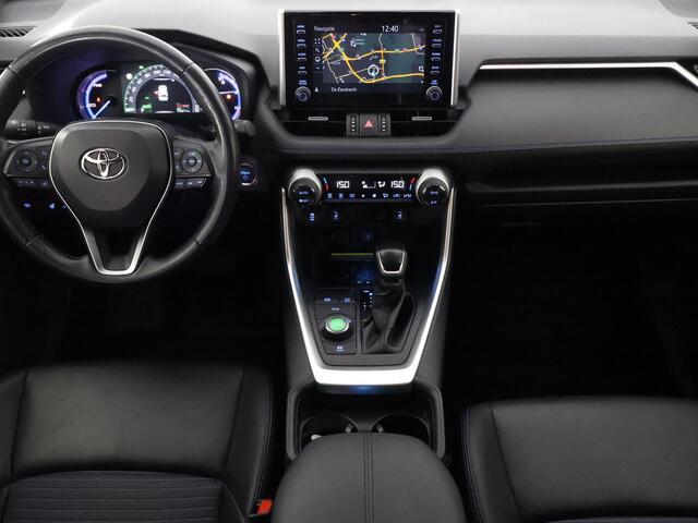 Toyota RAV4 2.5 Hybrid AWD Bi-Tone | 1650 KG trekgewicht | Trekhaak | Parkeersensoren | Apple Carplay & AndroidAUTO | Adapt.Cruise Control |