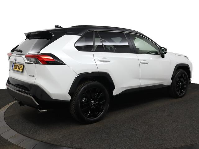 Toyota RAV4 2.5 Hybrid AWD Bi-Tone | Stoel- en Stuurwielverwarming | 1.650kg Trekgewicht | Camera | Electrische achterklep |