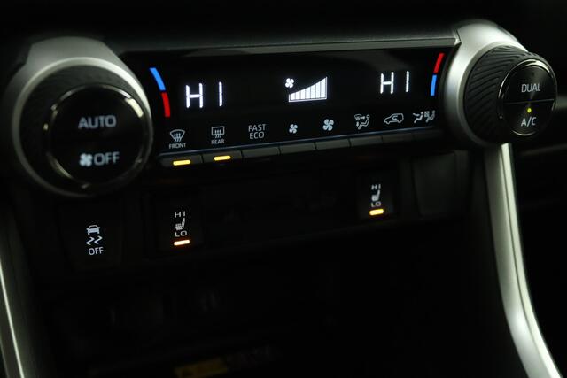 Toyota RAV4 2.5 Hybrid AWD Bi-Tone | Stoel- en Stuurwielverwarming | 1.650kg Trekgewicht | Camera | Electrische achterklep |