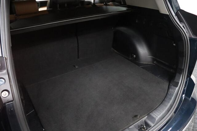 Toyota RAV4 2.0 VVT-i AWD Executive | Elek. Glazen Schuifdak | Afneembare Trekhaak | 360° Camera | Cruise-control | Clima | Navigatie | Stoelverwarming | Parkeersensoren V+A | Lederen Bekleding | Keyless | Dodehoekdetectie