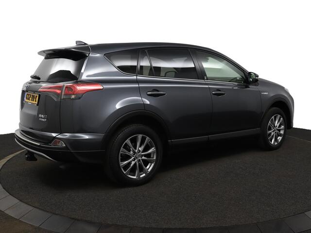 Toyota RAV4 2.5 Hybrid AWD Style | 1650kg trekgewicht | Keyless Entry | Camera | Navigatie | Electrische Achterklep | Trekhaak |
