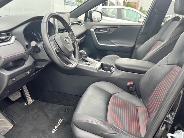 Toyota RAV4 2.5 Plug-in Hybrid AWD Style 1500 KG treklast Stoelverwarming Parkeer Dodehoek sensoren