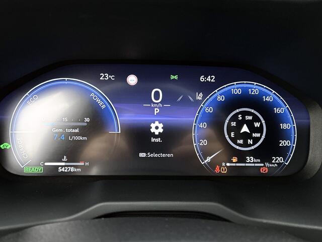 Toyota RAV4 2.5 Hybrid AWD Style Bi-Tone | Dealer onderhouden | Stoel+Stuurverwarming | Elektrische achterklep | Draadloze telefoonlader | 1650KG trekgewicht mogelijk | Apple CarPlay/Android auto | Parkeersensoren voor+achter |