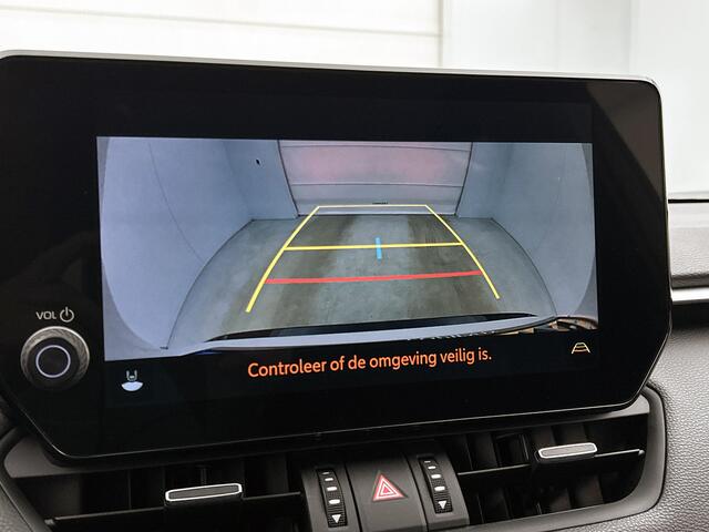Toyota RAV4 2.5 Hybrid AWD Style Bi-Tone | Dealer onderhouden | Stoel+Stuurverwarming | Elektrische achterklep | Draadloze telefoonlader | 1650KG trekgewicht mogelijk | Apple CarPlay/Android auto | Parkeersensoren voor+achter |