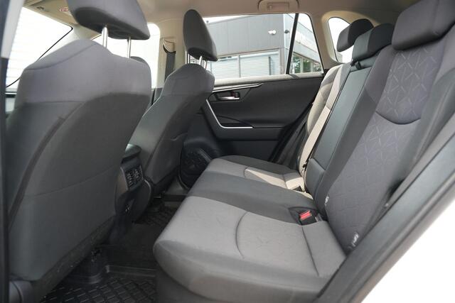 Toyota RAV4 2.5 Hybrid AWD Business Intro