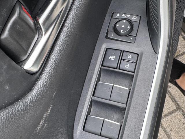 Toyota RAV4 2.5 Hybrid AWD Executive + Trekhaak en 1.650KG trekgewicht ,Slechts 26.535KM ,Stoel verwarming ,JBL Premium audio , Elektr. bedienbare achterklep ,Adaptive cruise control, Alarm
