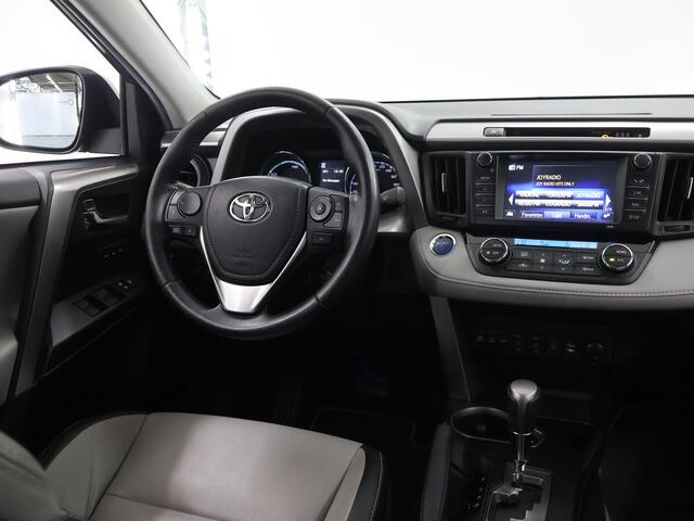 Toyota RAV4 2.5 Hybrid AWD Executive | Panoramadak | Trekhaak | Stoelverwarming | Dodehoekdetectie | Elek. Achterklep | Keyless Entry/Go |