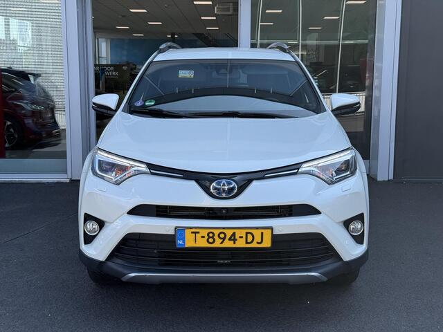 Toyota RAV4 2.5 Hybrid AWD Style | Trekhaak | All-season | Dodehoeksensor | Elektrische bestuurdersstoel |