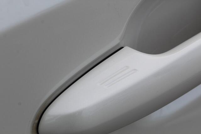 Toyota RAV4 2.5 Plug-in Hybrid AWD Bi-Tone Plus | Rijklaar | Panodak | Navi | JBL | HUD | Leder | Stoel- koeling/verwarming | 360 Camera | Memory