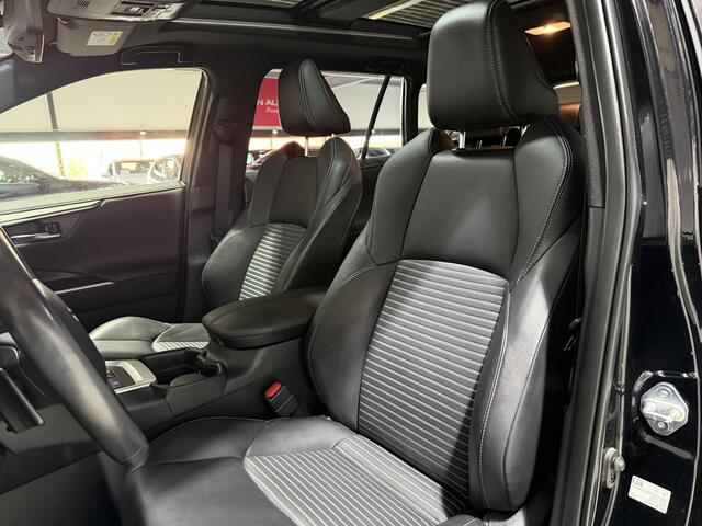 Toyota RAV4 2.5 Hybrid Black Edition NL-Auto | Pano | Trekhaak | Dealer onderhouden | JBL | BSM | Digitale binnenspiegel | 360° Camera