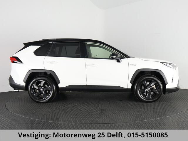 Toyota RAV4 2.5 HYBRID 4WD DYNAMIC PACK GARANTIE TOT 05-2031! SLECHTS 39.000 KM! 1650 KG TREKGEWICHT. STUUR & STOELVERWARMING . NAVIGATIE .PDC V & A .