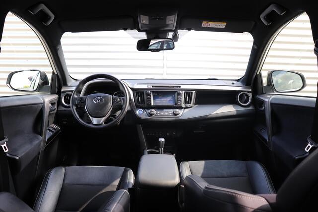 Toyota RAV4 2.5 Hybrid Style, Trekhaak, Stoelverwarming, BSM, NAVI!