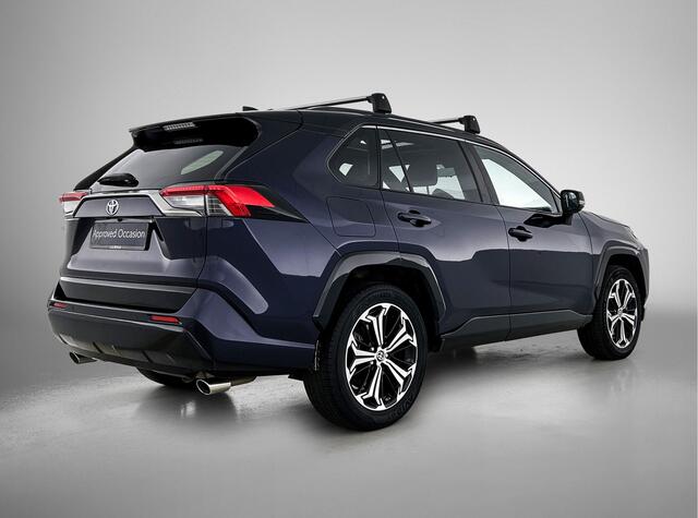 Toyota RAV4 2.5 Plug-in Hybrid AWD Bi-Tone Plus | BTW voertuig | Panorama schuif/kantel dak | JBL | Head-Up Display | Dodehoek detectie | 360 Camera | Camera functie binnenspiegel | Stoelventilatie | Stoelverwarming |