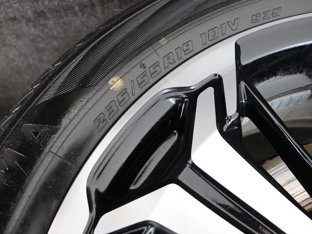 Toyota RAV4 2.5 Plug-in Hybrid AWD Bi-Tone Plus | BTW voertuig | Panorama Schuif/kanteldak | JBL | 360 camera | Camera functie binnenspiegel | Dodehoek detectie |