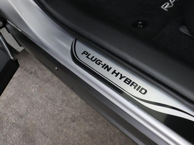 Toyota RAV4 2.5 Plug-in Hybrid AWD Bi-Tone Plus | BTW voertuig | Panorama Schuif/kanteldak | JBL | 360 camera | Camera functie binnenspiegel | Dodehoek detectie |