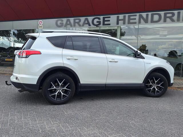 Toyota RAV4 2.5 Hybrid AWD Style | Trekhaak 1650kg!| Leder-Stof | CarPlay / Android Auto | Camera | LED |