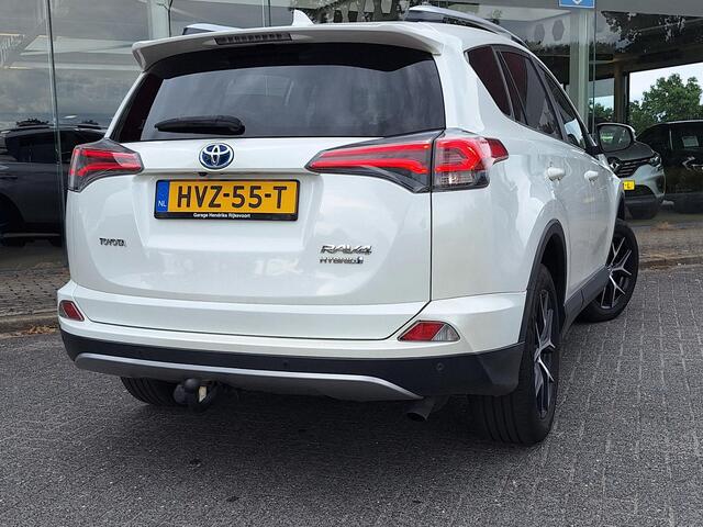 Toyota RAV4 2.5 Hybrid AWD Style | Trekhaak 1650kg!| Leder-Stof | CarPlay / Android Auto | Camera | LED |