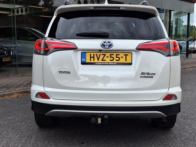 Toyota RAV4 2.5 Hybrid AWD Style | Trekhaak 1650kg!| Leder-Stof | CarPlay / Android Auto | Camera | LED |