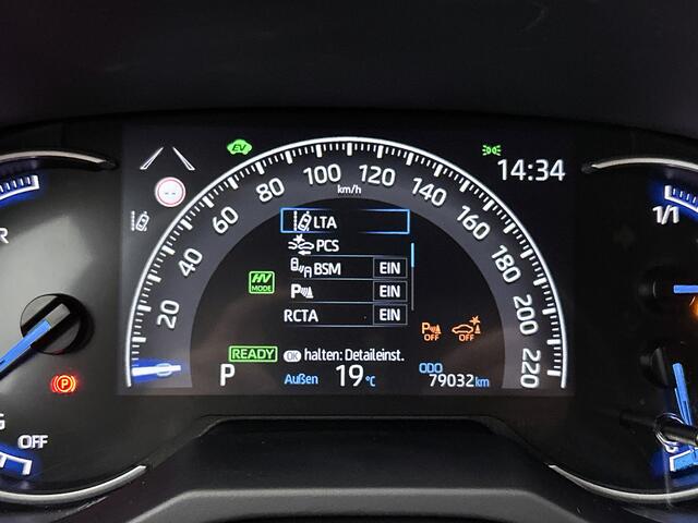 Toyota RAV4 2.5 Plug-in Hybrid AWD Dynamic + | Dodehoek detectie | Head-up Display | Stoel+stuurverwarming | Elektrische Achterklep | Parkeersensoren voor+achter | Draadloze telefoonlader | Navigatie | Apple CarPlay/Android Auto | Cruis