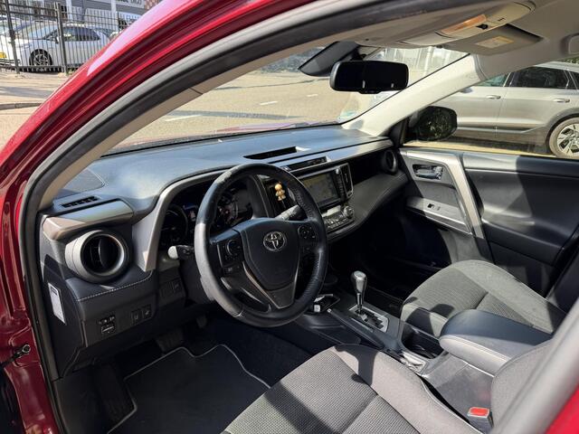 Toyota RAV4 2.5 HYBRID AWD DYNAMIC GARANTIE 4-2029! TREKHAAK . PARKEERSENSOREN VOOR & ACHTER . STOEL/STUUR VERWARMING .