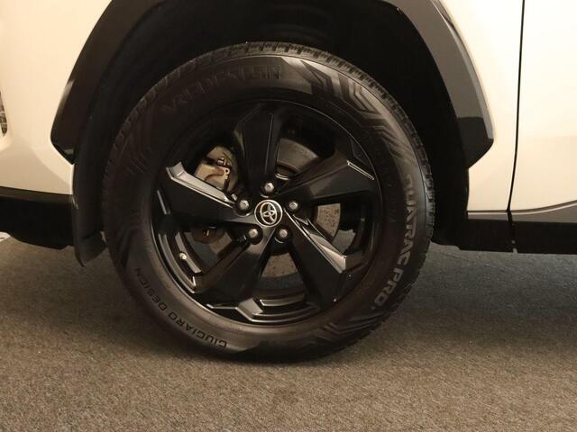 Toyota RAV4 2.5 Hybrid Style - AFNEEMBARE TREKGEWICHT - TREKGEWICHT 800 KG - 4 SEIZOENENBANDEN - ELEKTRISCHE ACHTERKLEP - ELEKTRISCHE BESTUURDERSSTOEL - VOORSTOELEN VERWARMD - CLIMATE CONTROL - CAMERA - DRAADLOZE TELEFOONLADER - APPLE CARPLAY/ ANDROID AUTO - PARKEERSENSOREN VOOR EN ACHTER - TWO TONE LAK - KEYLESS ENTRY/ START - KIWA ALARMSYSTEEM - ONDERHOUDSHISTORIE AANWEZIG