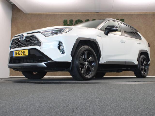 Toyota RAV4 2.5 Hybrid Style - AFNEEMBARE TREKGEWICHT - TREKGEWICHT 800 KG - 4 SEIZOENENBANDEN - ELEKTRISCHE ACHTERKLEP - ELEKTRISCHE BESTUURDERSSTOEL - VOORSTOELEN VERWARMD - CLIMATE CONTROL - CAMERA - DRAADLOZE TELEFOONLADER - APPLE CARPLAY/ ANDROID AUTO - PARKEERSENSOREN VOOR EN ACHTER - TWO TONE LAK - KEYLESS ENTRY/ START - KIWA ALARMSYSTEEM - ONDERHOUDSHISTORIE AANWEZIG