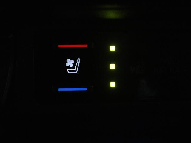 Toyota RAV4 2.5 Plug-in Hybrid AWD Bi-Tone Plus | Navigatie | JBL | BLS | PDC |