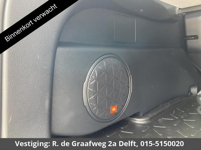 Toyota RAV4 2.5 Plug-in Hybrid AWD Bi-Tone Plus | 1500 KG trekgewicht | JBL Audio | Stoelverwarming & ventilatie | Memory Seats | Panoramadak
