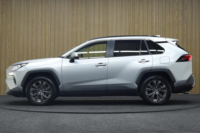 Toyota RAV4 2.5 Hybrid AWD Executive | Adaptive-cruise | Camera | Clima | Apple Carplay & Android Auto | Elek. Achterklep | Navigatie | Bearlock | Stoelverwarming | Keyless | LM Velgen