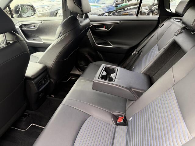 Toyota RAV4 2.5 Hybrid AWD Bi-Tone | 360 CAMERA | JBL | LED KOPLAMPEN | NAVIGATIE | KEYLESS ENTRY/GO | LEDER | PARKEREN SENSOREN | STOELVERWARMING/ KOELING | ELEKTRISCHE STOELEN |