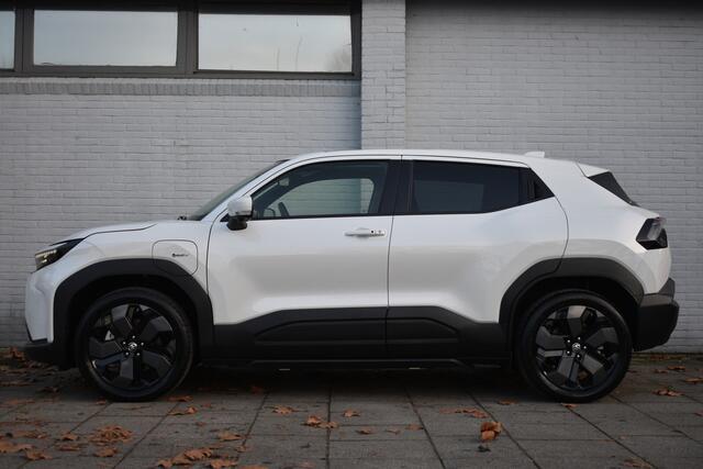 Toyota URBAN CRUISER Executive 61 kWh Automaat 174pk | stoel & stuurverwarming | JBL | Pano | 360 Camera | Demonstratieauto, wordt mee gereden