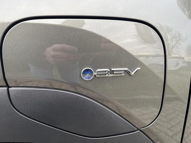 Toyota URBAN CRUISER Dynamic 61 kWh